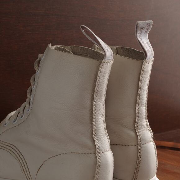 Dr. Martens Boots Womens SZ 5 White 1460 Pascal Mono Leather Combat 8 Eye Casual - Picture 7 of 16